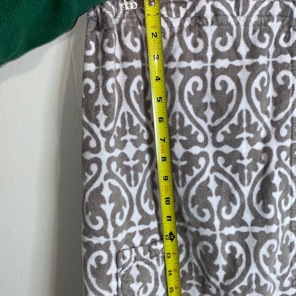 🦋Grey & white detailed shower body wrap! - Picture 5 of 7